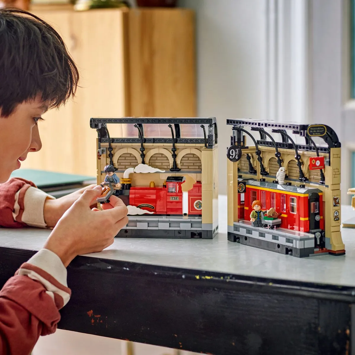 LEGO Harry Potter Zweinstein Express Boekensteun 76450 - 832 Stukken - afbeelding 6 van 6