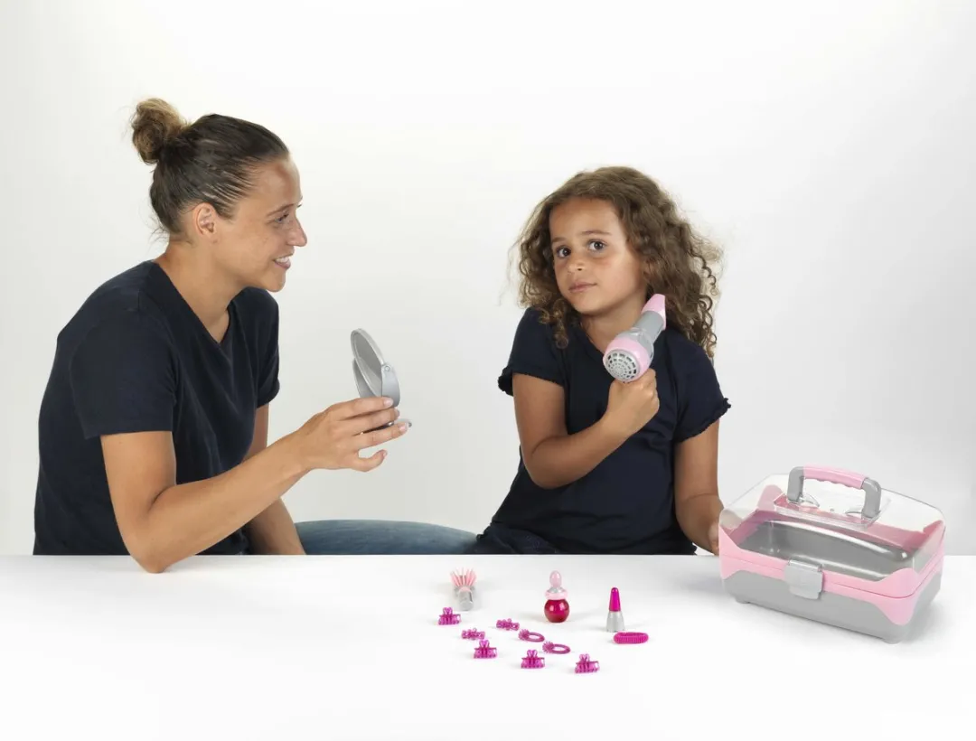 Klein Toys Braun hairstyling koffer met haardroger - haaraccessoires, spiegel, lippenstift en parfum - incl. ventilator met koude-lucht-mechanisme - roze grijs