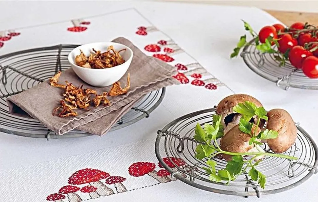 Rico Design Borduurpakket Tafelkleed Paddenstoelen