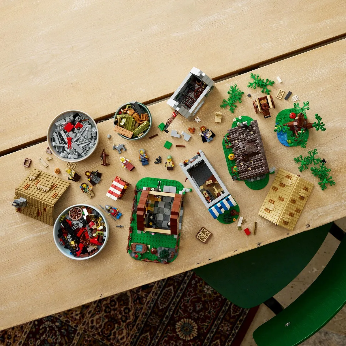 LEGO Icons Middeleeuws Stadsplein 10332 - 3304 Stukken - afbeelding 6 van 6