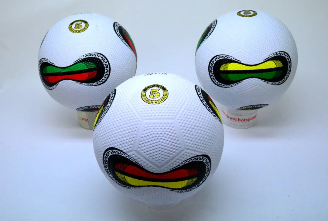 HOT Sports + Toys Voetbal Rubber Straatbal Maat 5