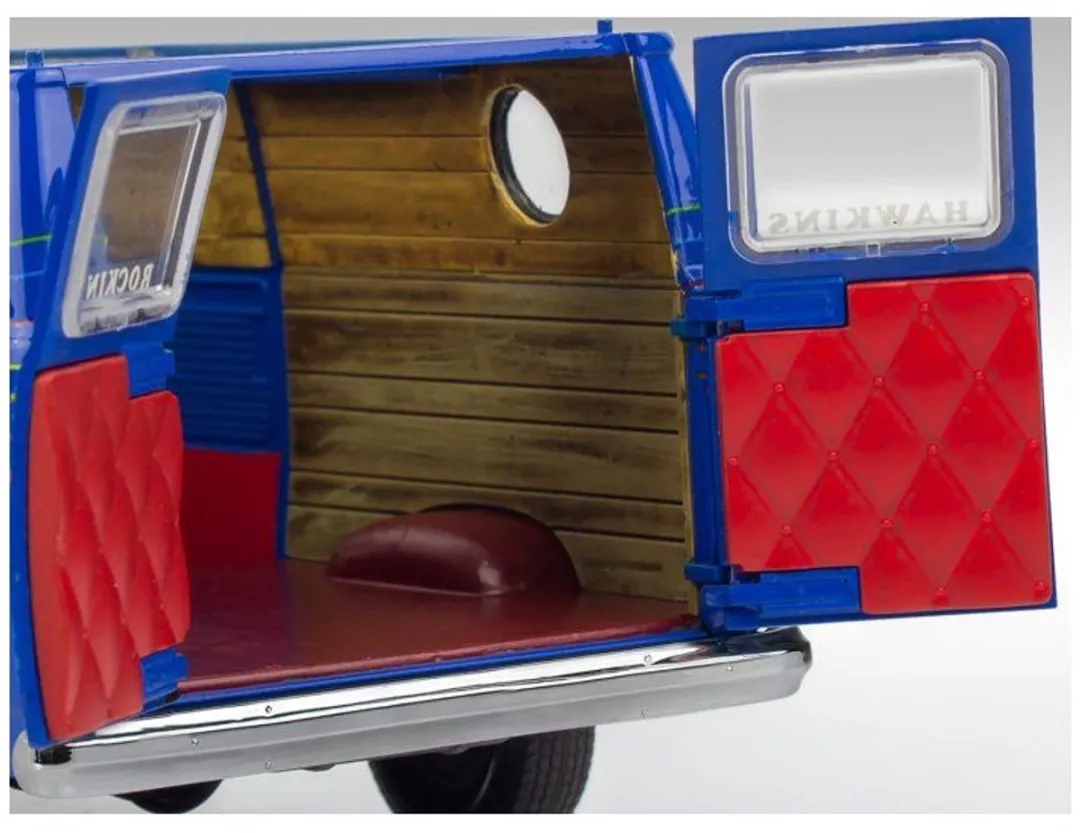 Revell 67732 Stranger Things GMC WSQK Squawk Van Modelbouwpakket 1:25 - 73 Onderdelen
