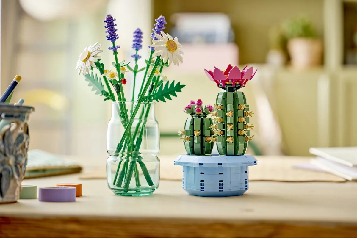 LEGO Botanicals Madeliefjes Bouwpakket 133 Stuks - Multicolor - afbeelding 6 van 6