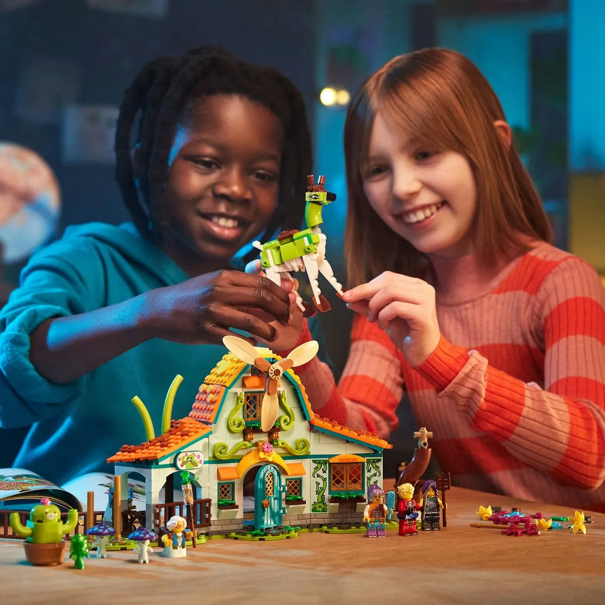 LEGO DREAMZzz Stal met Droomwezens 71459 - 681 Stukken - 3 Minifiguren
