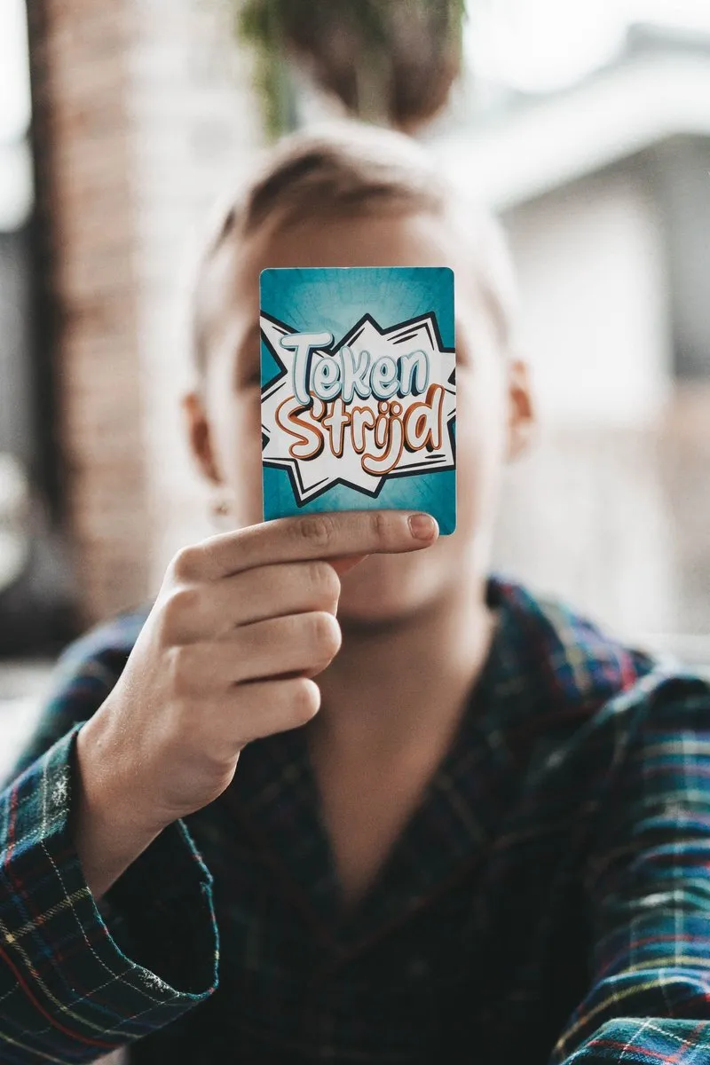 Pingion Games - Tekenstrijd - Bordspel - Voor het hele gezin - Familiespel - Cadeau - Partyspel