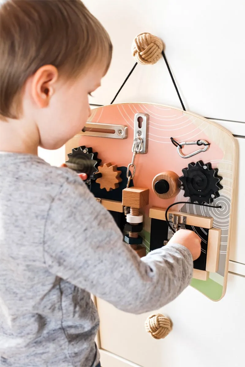 Small Foot Houten Activiteitenbord Rotatie & Sloten - 14 Puzzels
