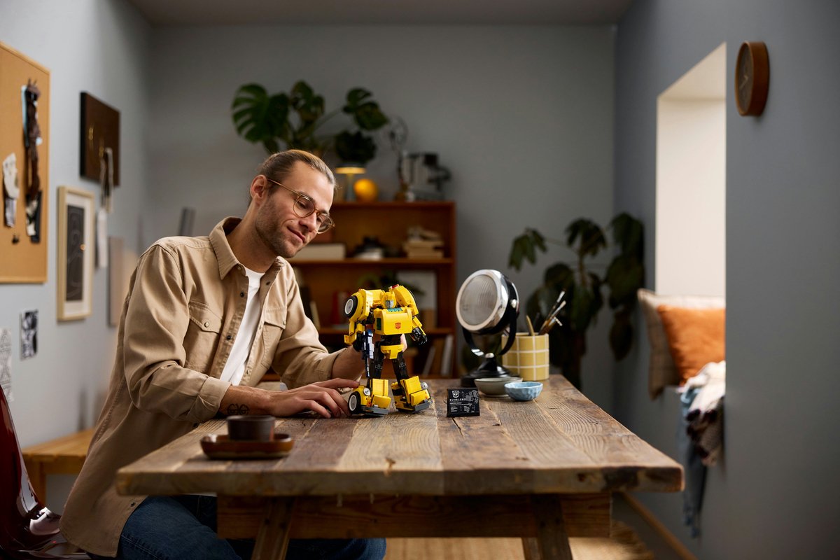 LEGO Icons Transformers Bumblebee - 10338