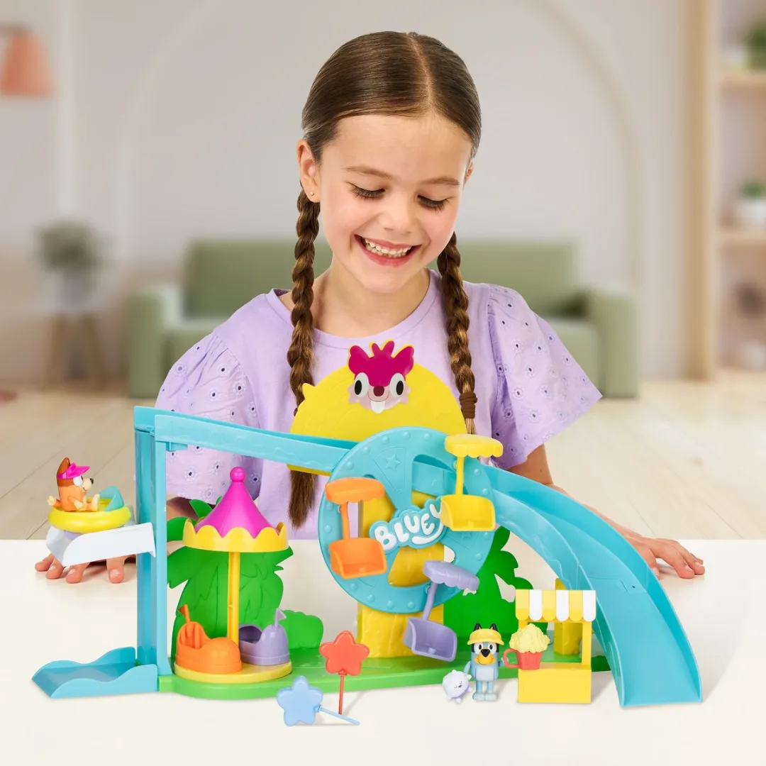 Moose Toys Bluey Attractiepark Speelset MS18092 - 4 Attracties - 9 Stukken - Multikleur