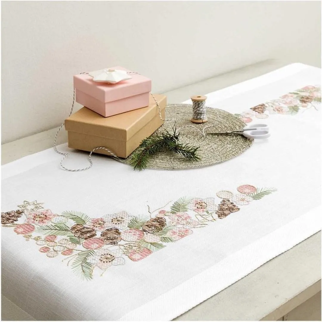 Rico Design Borduurpakket Kerstrozen Loper