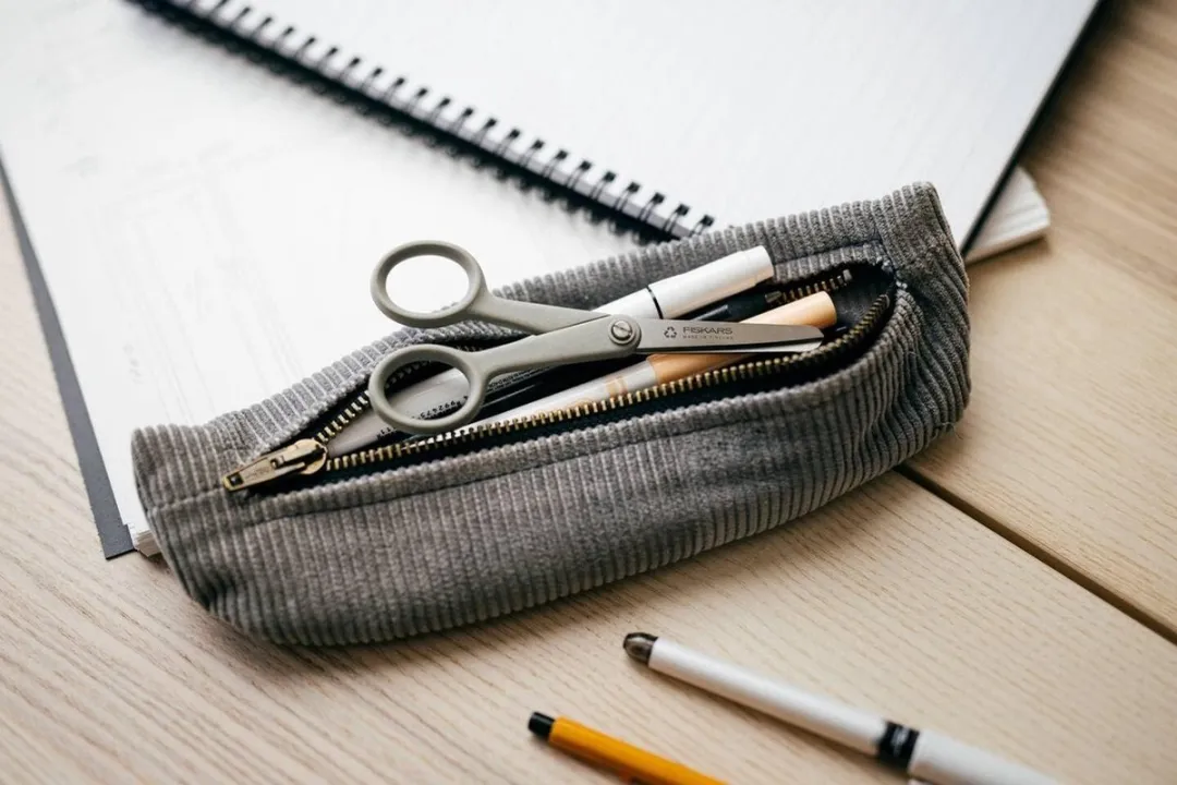 Fiskars ReNew Hobbyschaar 13cm - Gerecycled RVS - Zilver/Bruin