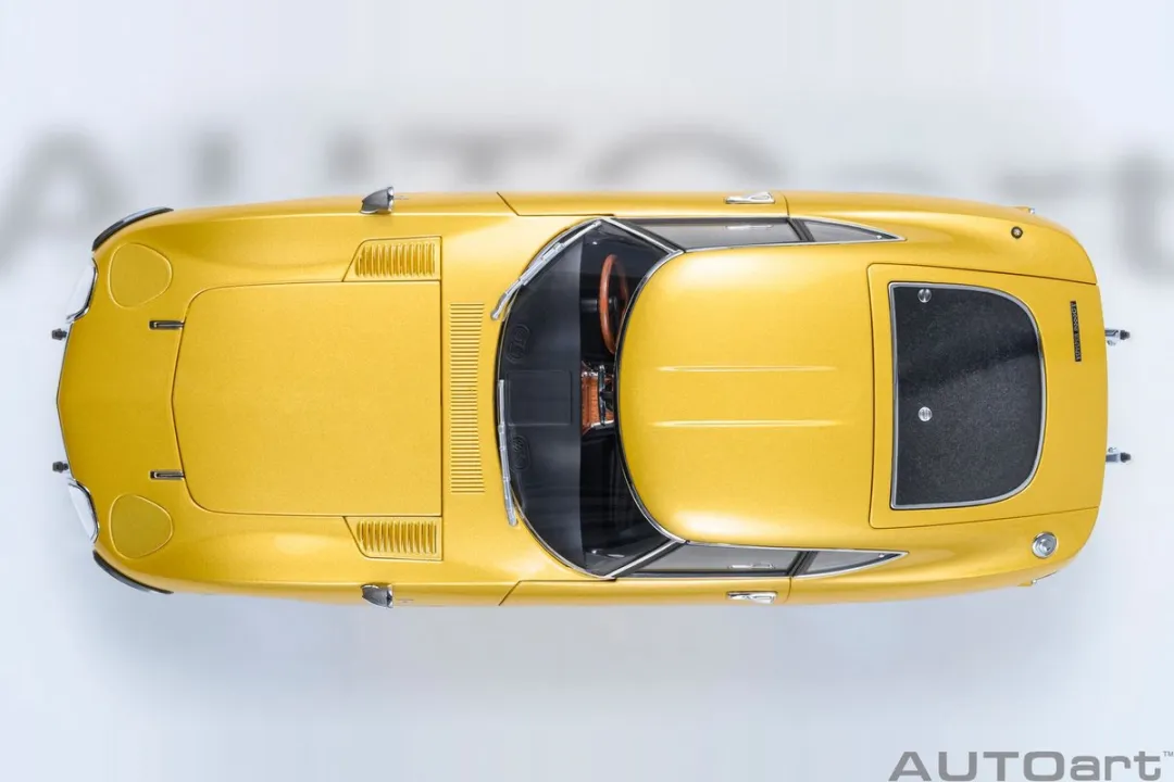 Toyota 2000GT AUTOart 1/18 - 1967 Gold
