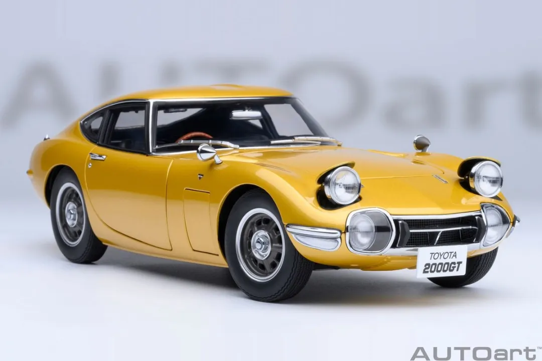 Toyota 2000GT AUTOart 1/18