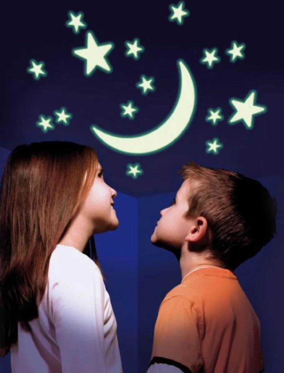 Brainstorm Glow Cresent moon - Glow in the Dark