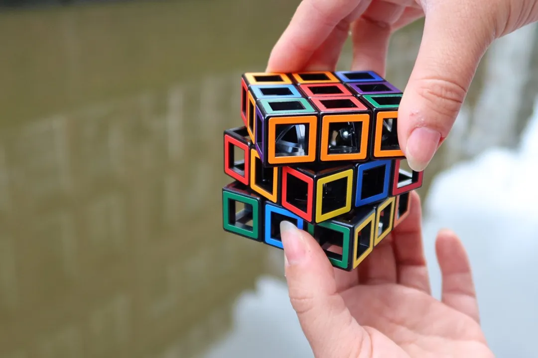 Recent Toys Hollow Cube Breinbreker M5079
