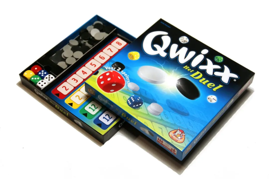 White Goblin Games Qwixx - Het Duel Dobbelspel - 2-5 Spelers - MPN 228466 - Multikleur