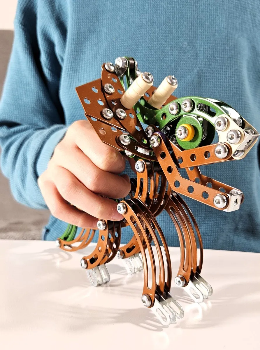 Alexander Toys Constructieset Dino Triceratops - 264 Stukken - Metaal/Rood/Groen