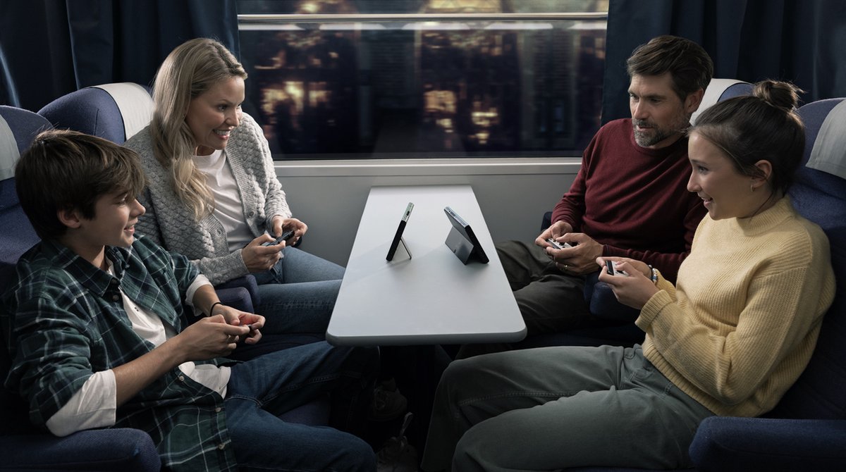 Nintendo Switch OLED - Mario Kart 8 Deluxe + 3 maanden Online Lidmaatschap Bundel - Blauw/Rood