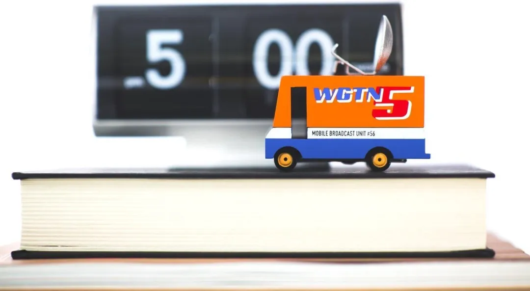 Candylab Toys News Van 17410013 - Oranje/Wit/Blauw/Rood