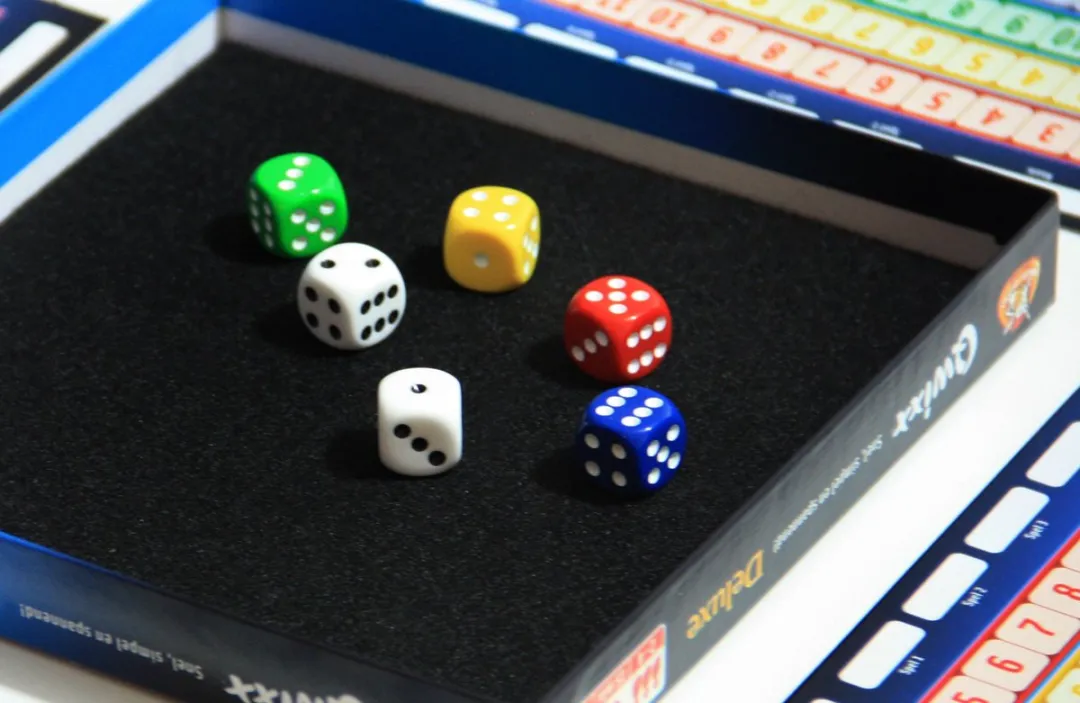White Goblin Games Qwixx Deluxe Dobbelspel - 2-4 Spelers - MPN 272526
