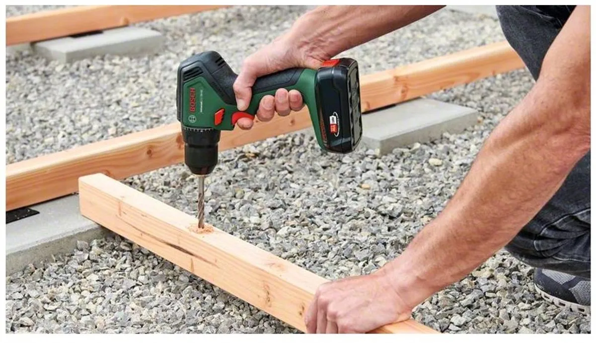 Bosch UniversalDrill 18V-60 Accuschroefboormachine - Met 18 V accu (2.0 Ah) en lader