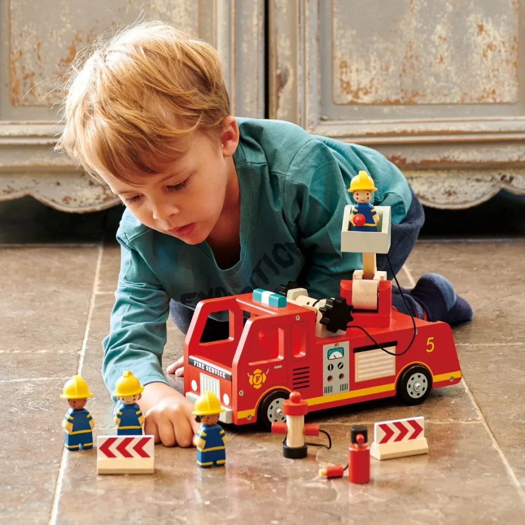 Tender Leaf Toys Fire Engine 4608367 - Rood - afbeelding 6 van 6