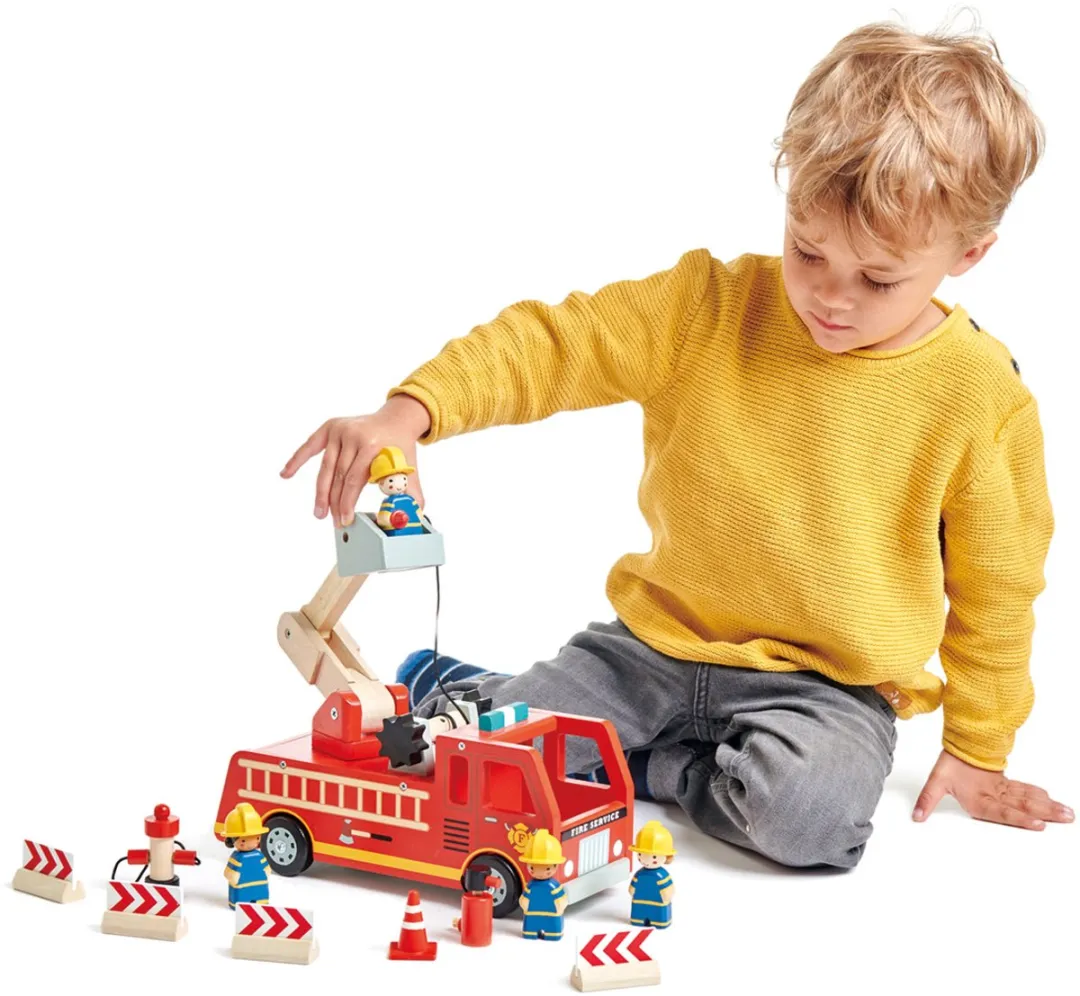 Tender Leaf Toys Fire Engine 4608367 - Rood