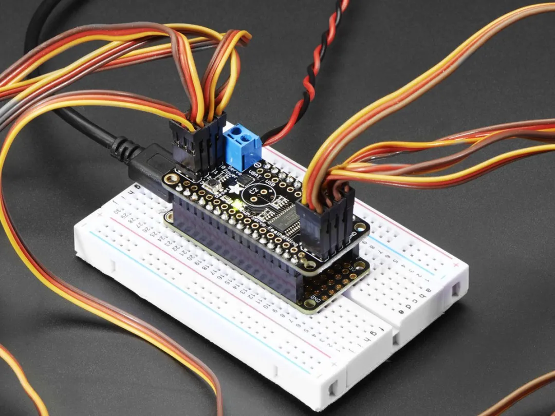 Adafruit 2928 8-Kanaals PWM/Servo FeatherWing - Meerkleurig - afbeelding 6 van 6