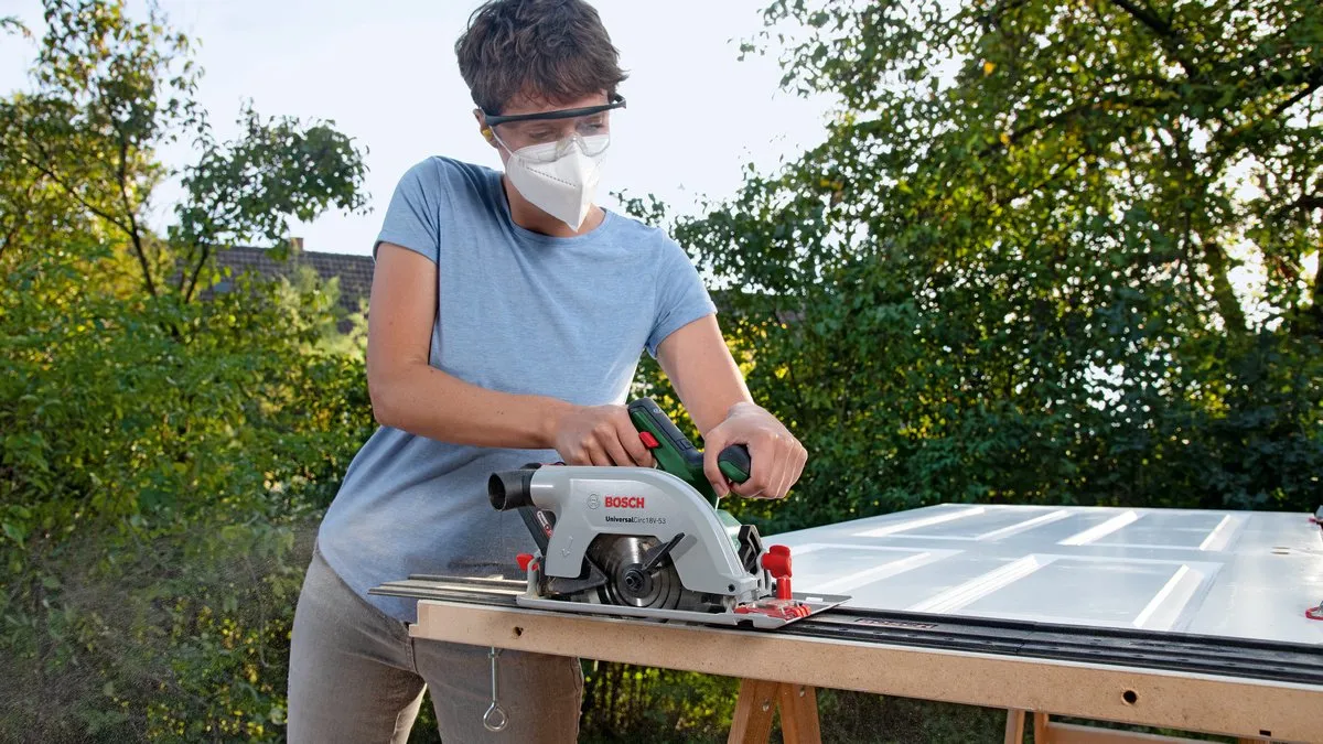 Bosch UniversalCirc 18V-53 Accu Cirkelzaag - 160mm Zaagblad
