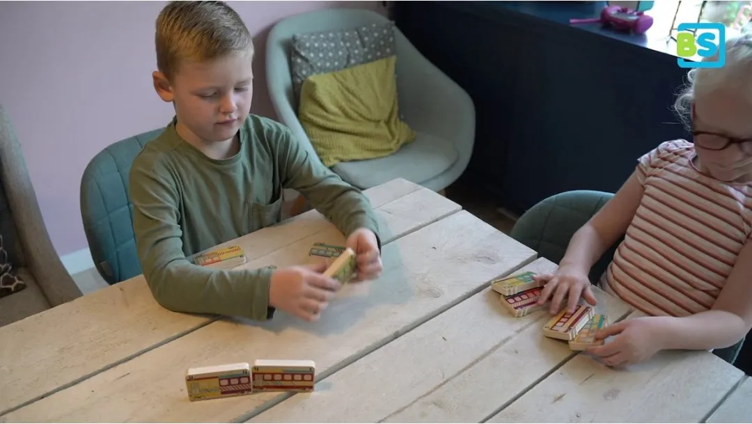 BS Toys Domino Treinen GA373 - 28 Houten Wagonnetjes - Educatief