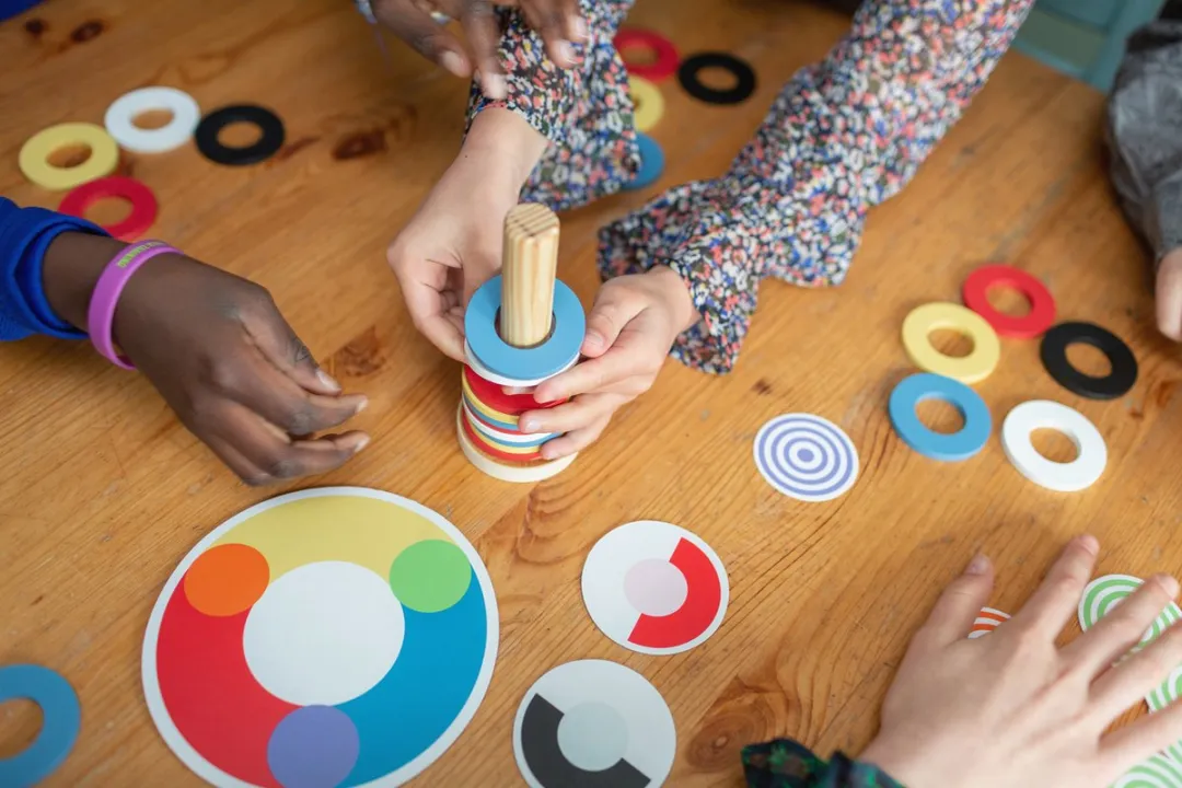 BS Toys GA462 Kleurcombinatie Race Strategisch Spel - 2 tot 4 Spelers