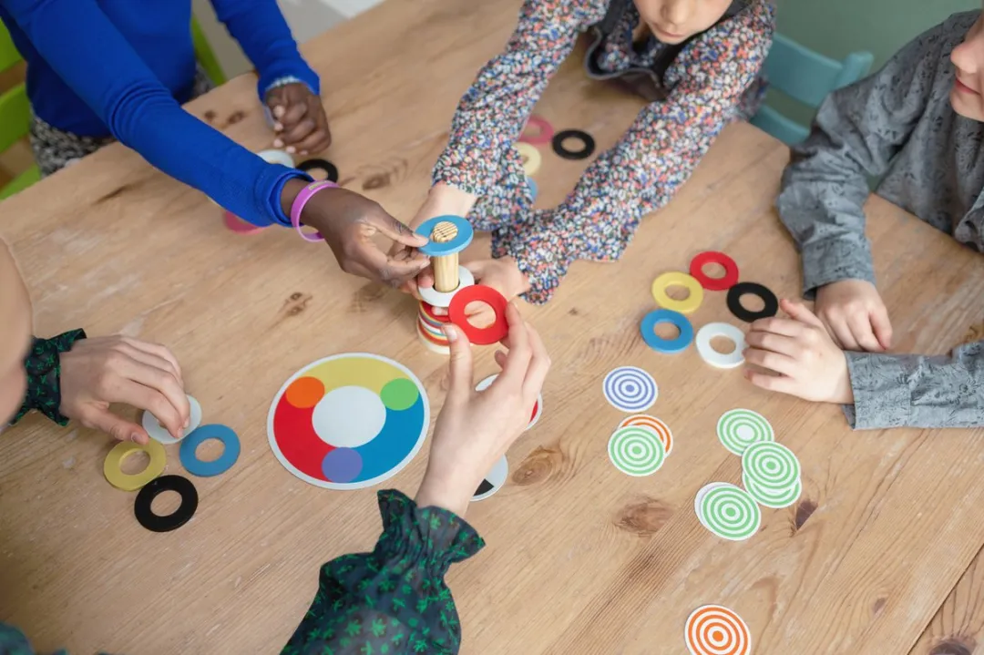 BS Toys GA462 Kleurcombinatie Race Strategisch Spel - 2 tot 4 Spelers