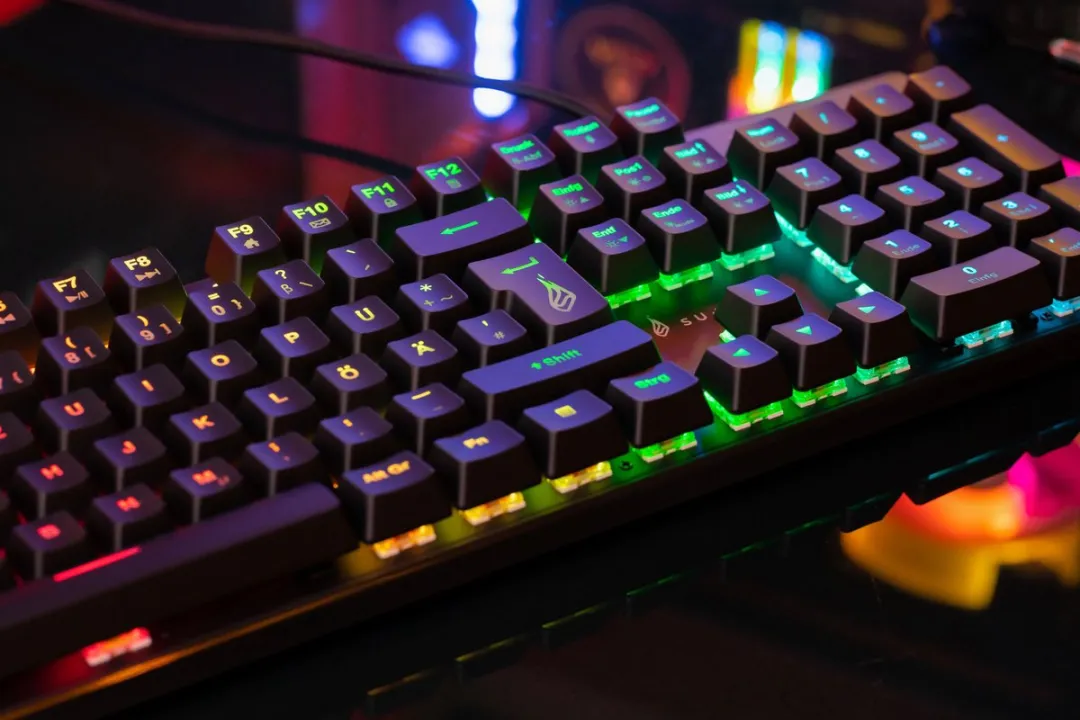 Verbatim Surefire KingPin M2 48720 Multimedia Toetsenbord - RGB - Zwart