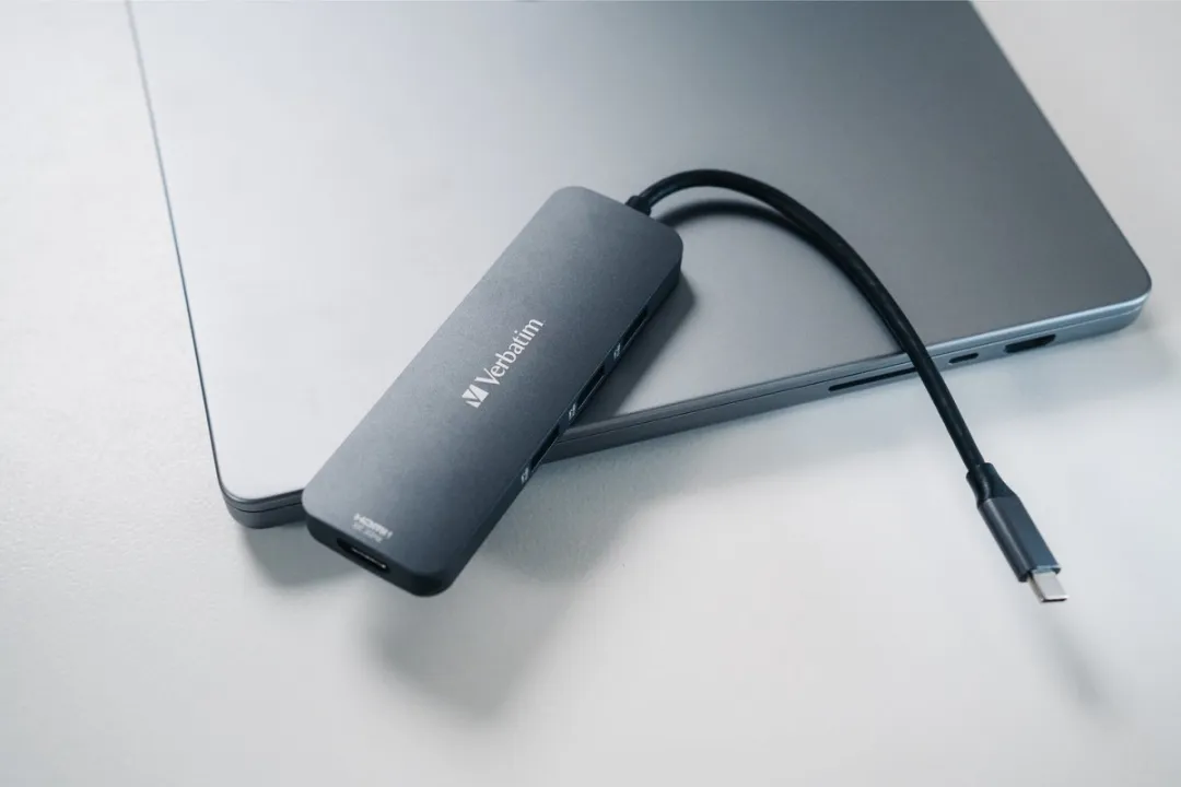 Verbatim CMH-08 USB-C Hub - 2x HDMI/DisplayPort - 5000 Mbit/s - Zilver