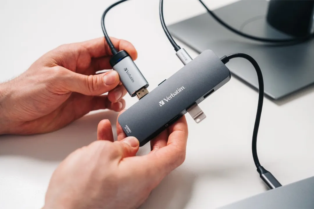 Verbatim CMH-08 USB-C Hub - 2x HDMI/DisplayPort - 5000 Mbit/s - Zilver