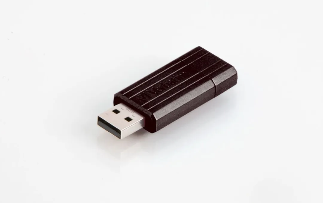 Verbatim Store 'n' Go PinStripe USB-stick 4GB - Zwart