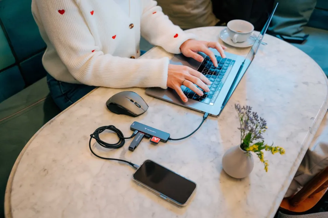 Verbatim 32156 USB-C Hub - 6 Poorten - Grijs