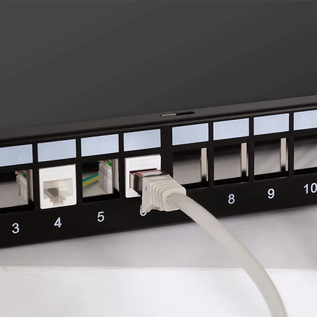 Logilink NK5003 Modulair 24-poorts Cat.6A Patchpaneel - 1U 19" - Zwart