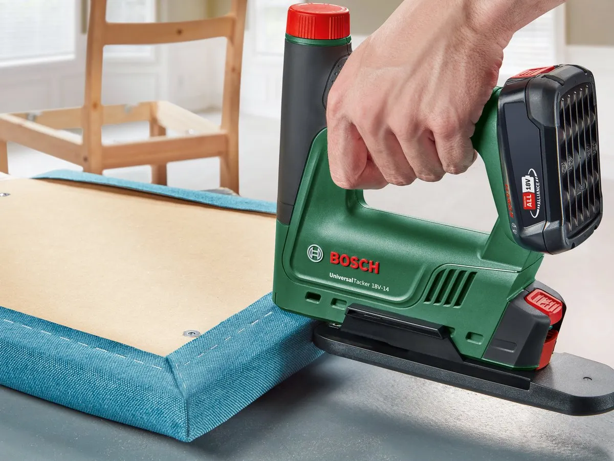 Bosch UniversalTacker 18V-14 Accu Tacker - 1000 Nietjes - 2500 mAh