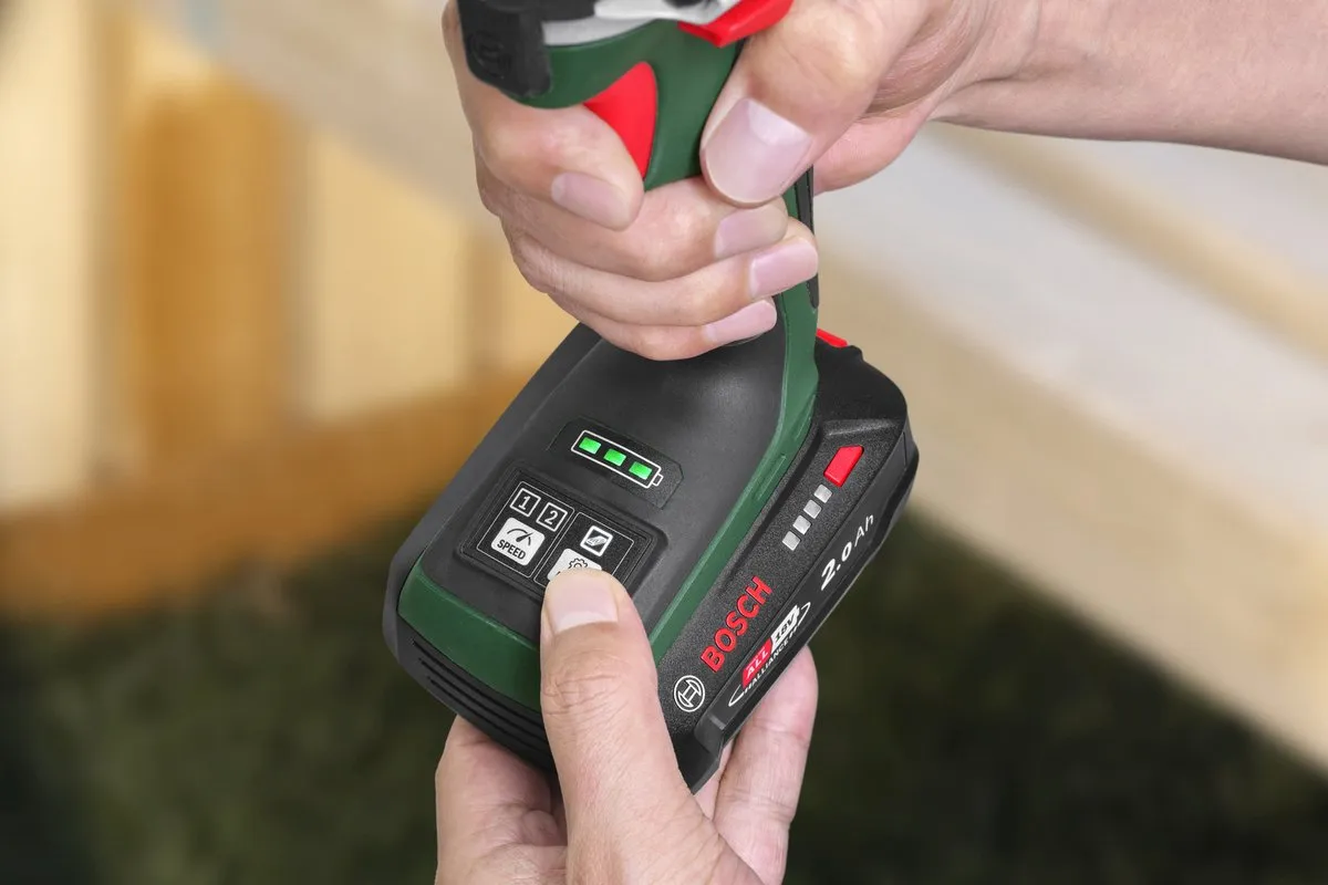 Bosch UniversalImpactDrive 18V-210 - Slagmoeraanzetter