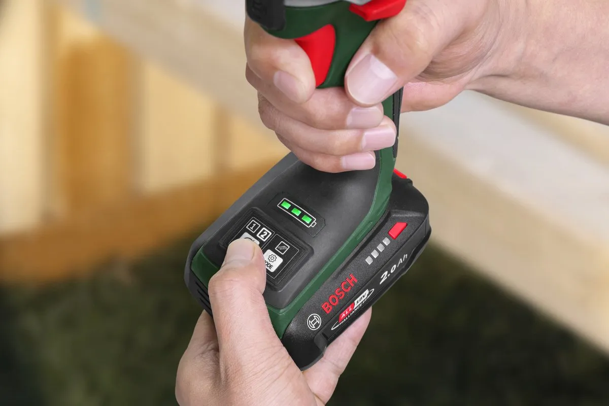 Bosch UniversalImpactDrive 18V-210 - Slagmoeraanzetter