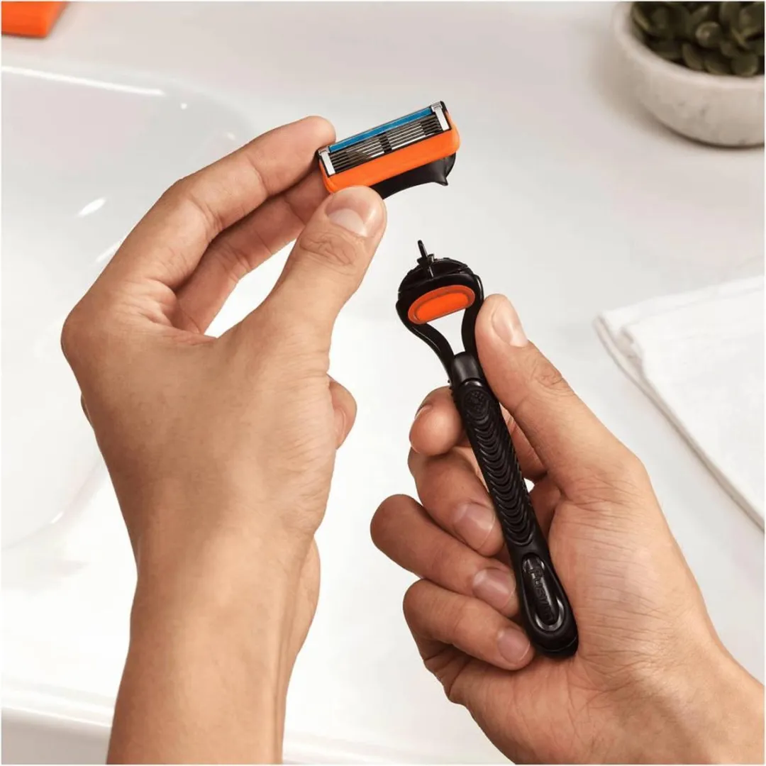 Gillette Fusion5 Scheermesjes 16 Stuks - 5 Bladen - Zwart/Oranje