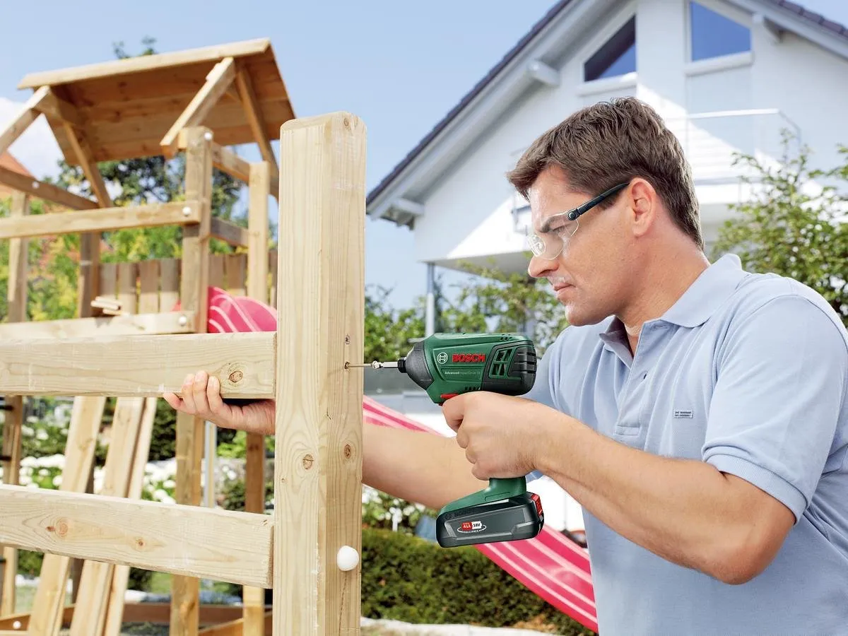 Bosch AdvancedImpactDrive 18 Accudraaislagmoeraanzetter  - Dubbele schroefbit - Met 1x 18 V accu en lader