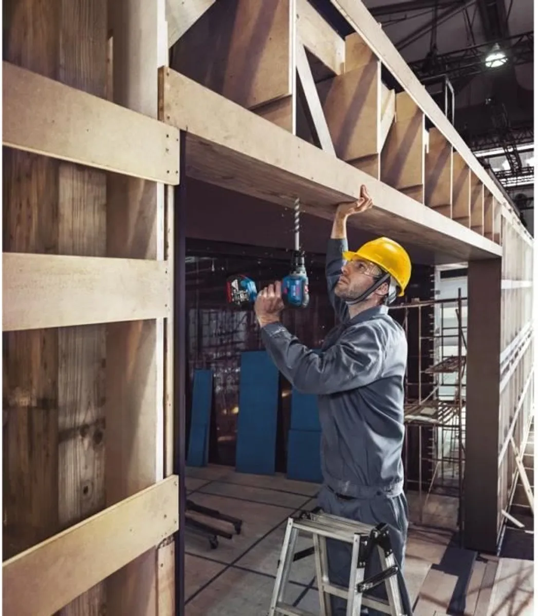 Bosch Gereedschap - 18V ACCU-boormachine, met accessoires, 2x accu 2,0 Ah Li-Ion, lader 06019H5004