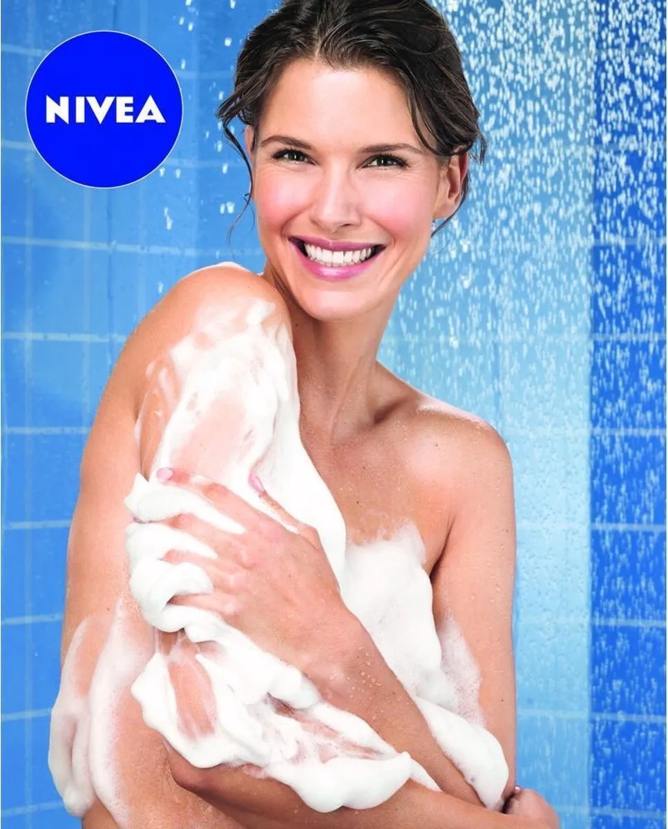 NIVEA Love Adventure Douchegel 250ml - 24 Stuks