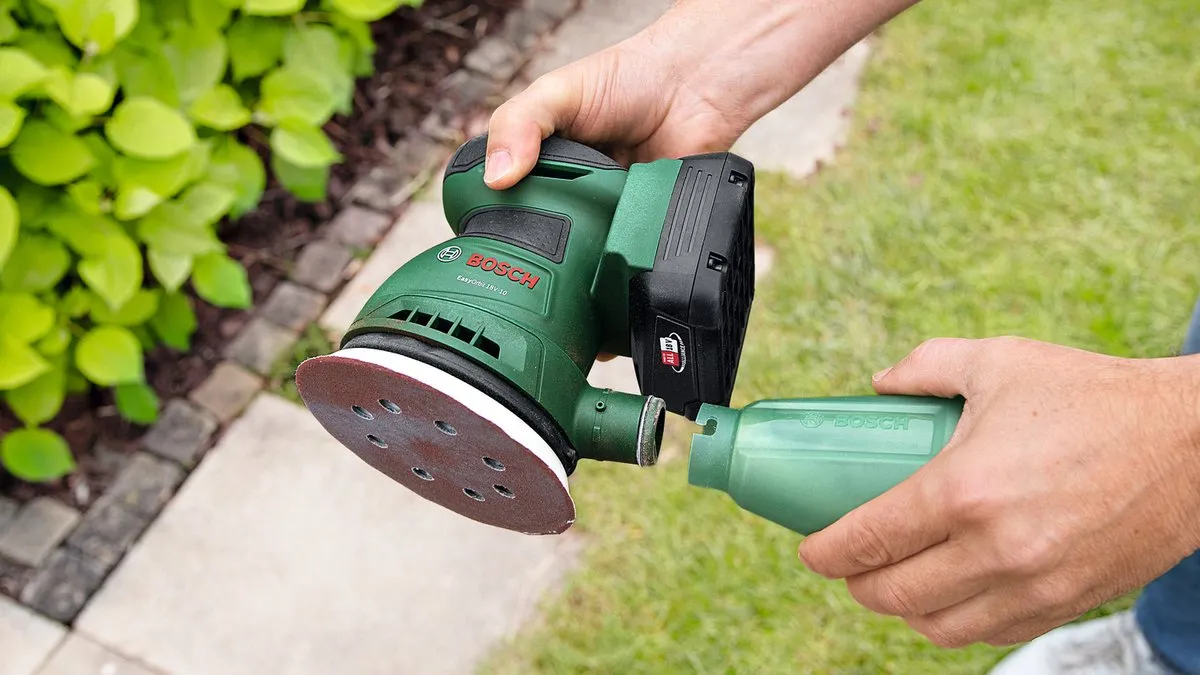 Bosch EasyOrbit 18V-10 - Excenterschuurmachine - Inclusief 1x 18V Accu (2.0 Ah) - Lader - Schuurblad K80