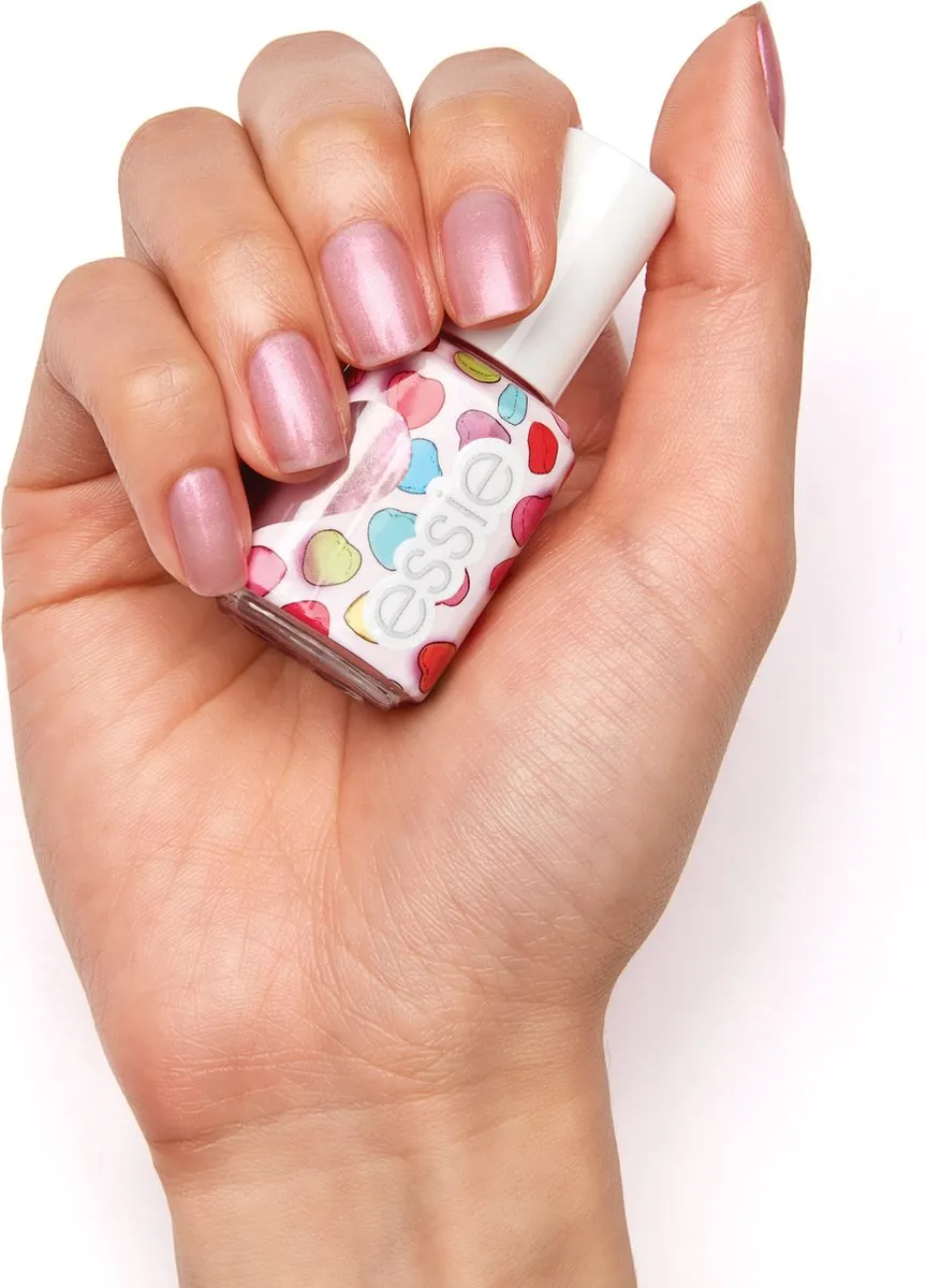 Essie 599 Crush and Blush Nagellak - Lichtroze