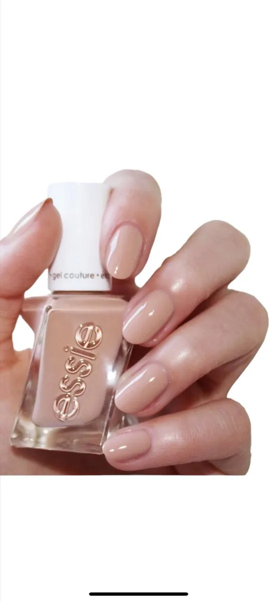 essie Gel Couture Nagellak 1104 Captivate Me - Nude