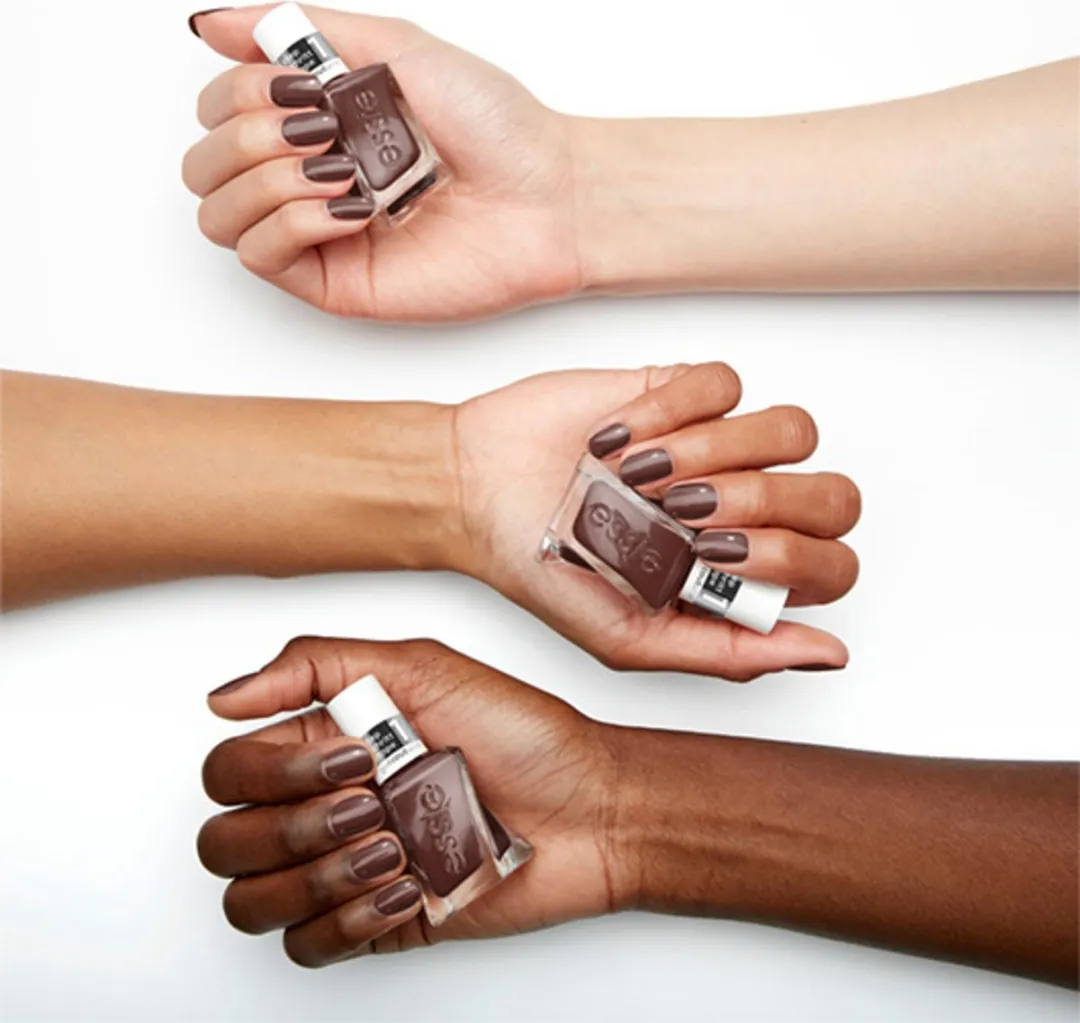 essie Gel Couture nagellak - 542 all checked out - bruine gelnagellak zonder UV-lamp - voor je eigen gelmanicure thuis - tot wel 15 dagen glanzend - bruin - 13,5ml