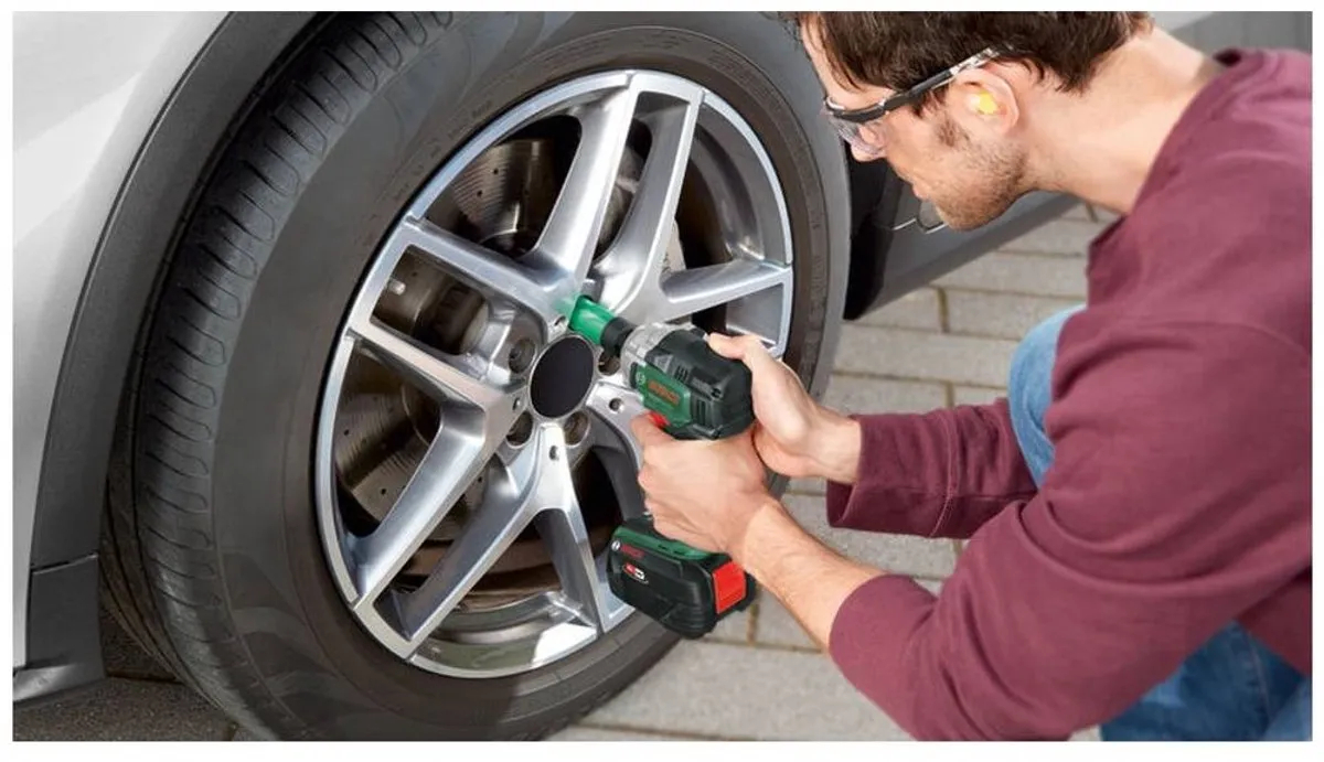 Bosch Home and Garden UniversalImpactDrive 18V-350 0603980305 Accu-draaislagmoeraanzetter 350 Nm 18 V Aantal meegelever