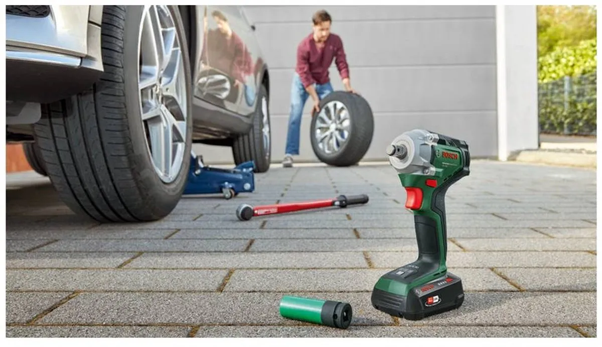 Bosch Home and Garden UniversalImpactDrive 18V-350 0603980305 Accu-draaislagmoeraanzetter 350 Nm 18 V Aantal meegelever